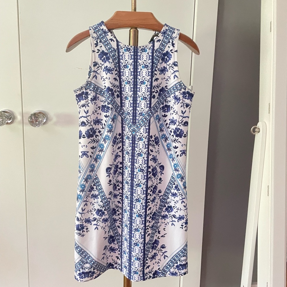 Banana Republic, size 4, Floral Blue and White Sleeveless Dress